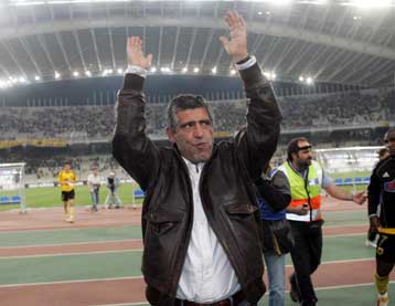 Ικανοποιημένος και φίλος με τον Νικολαΐδη έφυγε ο Σάντος από την ΑΕΚ