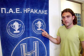 Μετά από διαπραγματεύσεις τεσσάρων ωρών, ο Ερέρα ανανέωσε με τον Ηρακλή