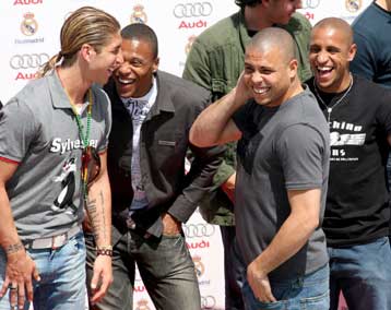 Στην πόρτα της εξόδου από την Ρεάλ βρίσκονται Ρονάλντο και Ρομπέρτο Κάρλος