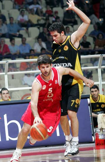 Με τη δύναμη της έδρας, ο Ολυμπιακός 81-62 το Μαρούσι και έκανε το 2-1