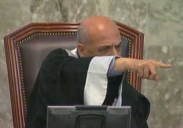 Επεισοδιακή επανάληψη της δίκης Σαντάμ με αποβολή συνηγόρου υπεράσπισης