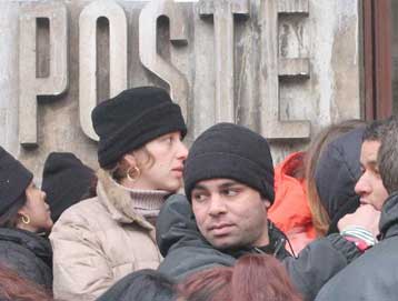 Χαλαρώνει το πλαίσιο για τη νομιμοποίηση των παράνομων μεταναστών στην Ιταλία