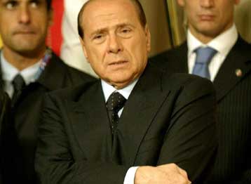 Ο Μπερλουσκόνι αναλαμβάνει εκ νέου την προεδρία της Μίλαν