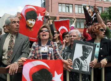 Ιστορίες συνωμοσίας και παρακράτους πίσω από την επίθεση στην Αγκυρα