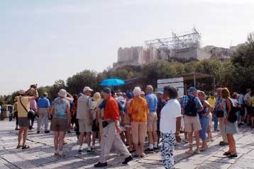 Παράνομη λειτουργία τουριστικών γραφείων καταγγέλει η ΠΟΕΤ