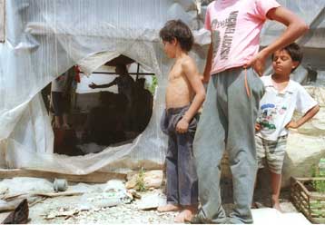 Συνεχίζονται οι παραβιάσεις των δικαιωμάτων των μεινοτήτων και των προσφύγων