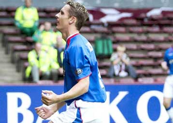 Την Σάλκε προτίμησε ο Πίτερ Λόβενκραντς, που υπέγραψε τριετές συμβόλαιο