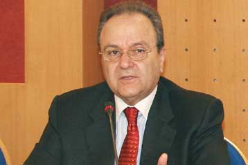 Θέμα αυξήσεων στα τιμολόγια του ρεύματος επαναφέρει η διοίκηση της ΔΕΗ