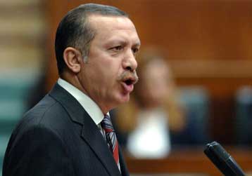 Παρακρατικές οργανώσεις «δείχνει» ο Ερντογάν για τη δολοφονία του δικαστή