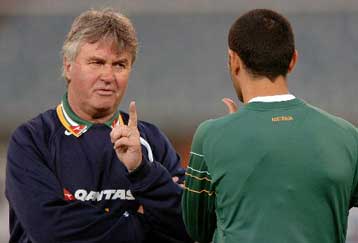 Σπάνιο φαινόμενο οι 100.000 θεατές σε φιλικό αγώνα, λέει ο Γκους Χίντινκ