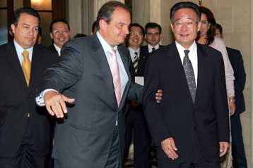 Με τον πρόεδρο της κινεζικής Βουλής συναντήθηκε ο Κ.Καραμανλής