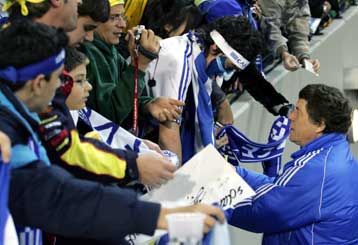 Δίκαιη η ήττα, είπε ο Ρεχάγκελ-Δεν χαροποιήσαμε στους ομογενείς, τόνισε ο Ζαγοράκης