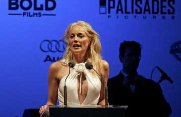 Αστέρες του Χόλιγουντ στη μάχη κατά του AIDS