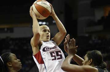 Θέλω να καθιερωθώ στο WNBA, δηλώνει η Κωστάκη μετά την πρώτη της εμφάνιση