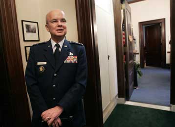 Επικυρώθηκε από τη Γερουσία ο διορισμός Χέιντεν στην αρχηγία της CIA