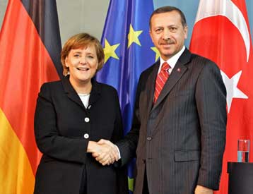 Εκπλήρωση όλων των κριτηρίων ένταξης ζητά από την Τουρκία η Μέρκελ