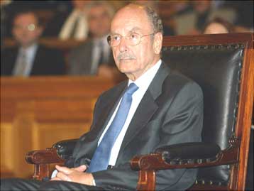 Προσφυγή στη Χάγη για όλες τις ελληνοτουρκικές «διαφορές» συνιστά ο Κ.Στεφανόπουλος