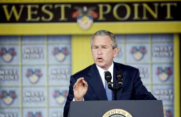 Με τον ψυχρό πόλεμο συνέκρινε ο Μπους τον «πόλεμο κατά τις τρομοκρατίας»