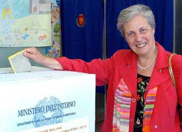 «Πρώτη γεύση» της δημοτικότητας Πρόντι στις τοπικές εκλογές της Ιταλίας