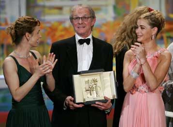 Ο «Ανεμος που κουνά το κριθάρι» κέρδισε τον Χρυσό Φοίνικα