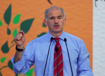 Επίθεση Παπανδρέου στον πρωθυπουργό και κάλεσμα για εξωστρέφεια στο ΠΑΣΟΚ