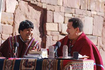 Νέες βολές Τσάβες κατά του επικρατέστερου υποψηφίου για την προεδρία του Περού