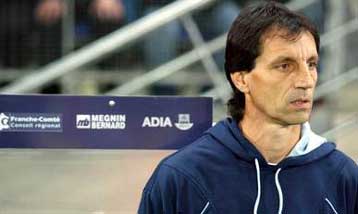 Ο Γάλλος προπονητής Μπιζοτά αποκάλυψε ότι βρίσκεται σε επαφές με την ΑΕΚ