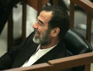 Εν μέσω πολύνεκρων επιθέσεων συνεχίστηκε η δίκη Σαντάμ στο Ιράκ