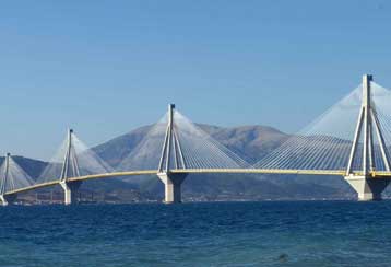 Σε έλεγχο όλων των ευπαθών σημείων της γέφυρας Ρίου-Αντιρρίου προχωρά το ΥΠΕΧΩΔΕ