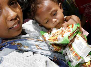 Παγκόσμια κινητοποίηση για τους χιλιάδες σεισμοπαθείς της Ινδονησίας