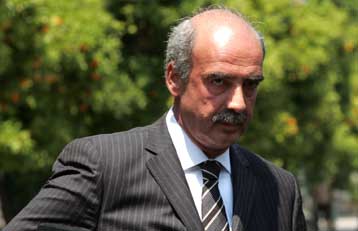 Η κυβέρνηση «δεν κλείνει τ αυτιά της» στη συζήτηση για την πρόταση Στεφανόπουλου