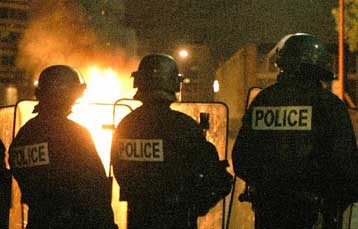 Νέα επεισόδια σε δύο προάστεια του Παρισιού