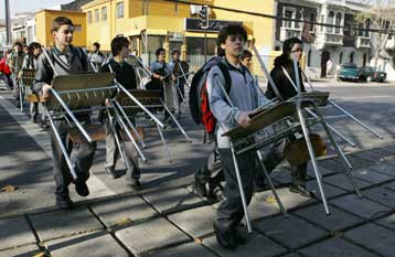 Ογκώδης φοιτητική διαδήλωση στη Χιλή για την κατάργηση των νόμων Πινοτσέτ