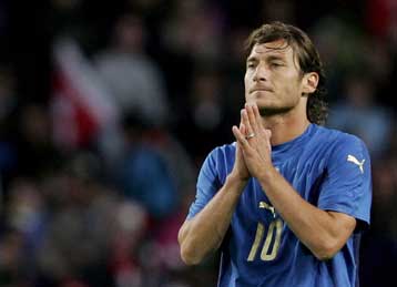 Η Γαλλία 2-0 την Δανία και η Ιταλία 1-1 στην Ελβετία με τον Τότι να αγωνίζεται