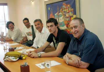 Χατζηαντωνίου, Τσακιρόπουλος παραμένουν στον Ολυμπιακό, που απέκτησε τον Αγγελόπουλο