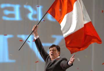 Νίκη του Γκαρσία στις προεδρικές εκλογές του Περού δίνει η τελευταία δημοσκόπηση