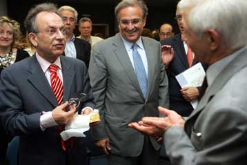 Τα εργαστήρια δημόσιας υγείας του Ινστιτούτου Παστέρ εγκαινίασε ο Δ.Σιούφας