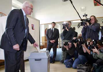 Νέα κυβέρνηση εκλέγουν οι πολίτες της Τσεχίας