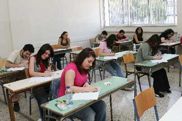 Με τις Αρχές Οικονομικής Θεωρίας έπεσε η αυλαία των Πανελλαδικών