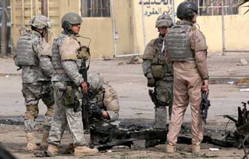 Πενήντα απαγωγές σε μία μόνο ημέρα στο Ιράκ – Nεκρός και Ιταλός στρατιώτης