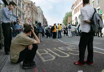 Δυσλειτουργίες και ανεπάρκειες δυσχέραναν την επιχείρηση διάσωσης στο Λονδίνο το 2005