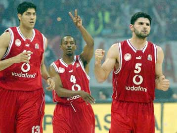 Επιχείρηση «ψηλά τα κεφάλια» στον Ολυμπιακό από Καζλάουσκας και Παπαμακάριο