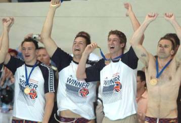 Τον διεθνή Κροάτη πολίστα Αντρια Κομάντινα απέκτησε ο Ολυμπιακός