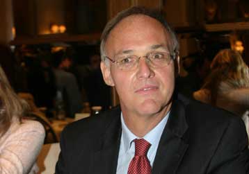 Εγκύκλιος Δούκα για «φρένο» στις μονιμοποιήσεις συμβασιούχων από τις Νομαρχίες