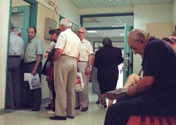 Πάνω από πέντε μήνες για την έκδοση σύνταξης περιμένουν οι ασφαλισμένοι