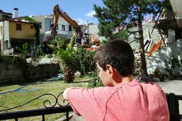 Εξηγήσεις για τις συνεντεύξεις ανηλίκων ζητά το ΕΣΡ από τρεις τηλεοπτικούς σταθμούς