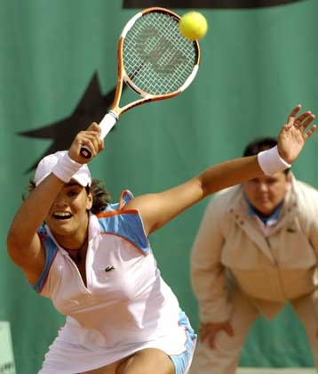 Στα προημιτελικά του διπλού στο Rollan Garros η Δανιηλίδου
