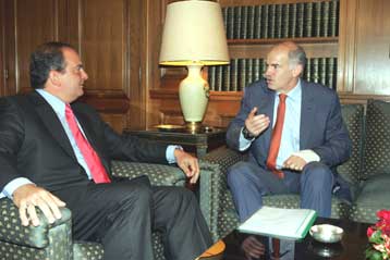 Επέκταση των χωρικών υδάτων εισηγήθηκε στον Κ.Καραμανλή ο Γ.Παπανδρέου