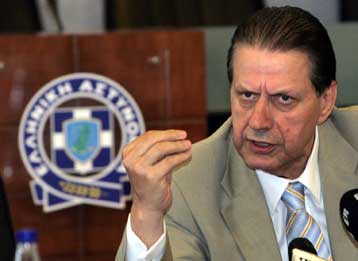 Είστε ο Praetor Urbanus, είπε στους αξιωματικούς της ΕΛ.ΑΣ. ο Βύρων Πολύδωρας