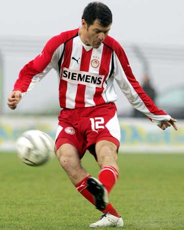 Πέντε σέντερ μπακ και ο Σούρερ ξανά στο προσκήνιο για Ολυμπιακό